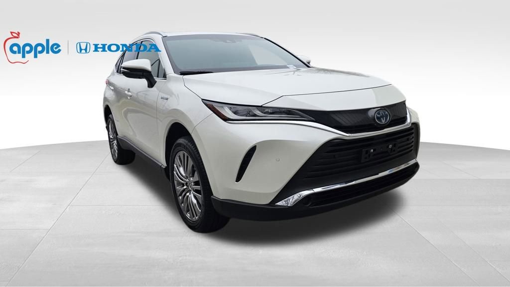 Used 2021 Toyota Venza XLE image 3