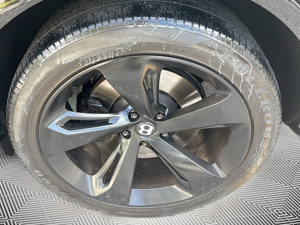 Used 2018 Bentley Bentayga AWD/4WD image 34