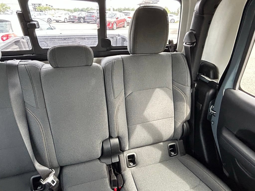 Used 2024 Jeep Gladiator Sport AWD/4WD image 14