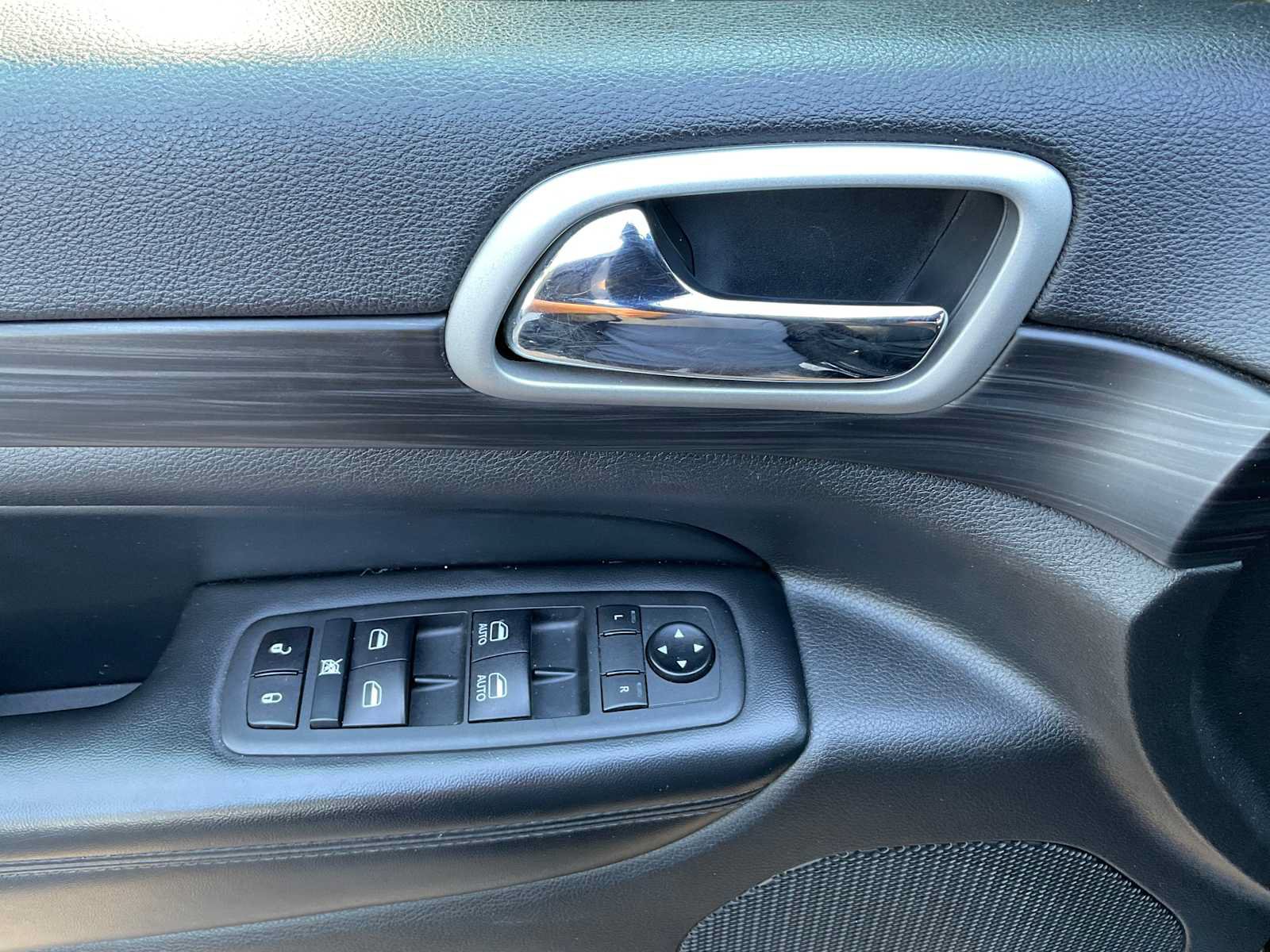 Used 2021 Jeep Grand Cherokee Laredo RWD image 14