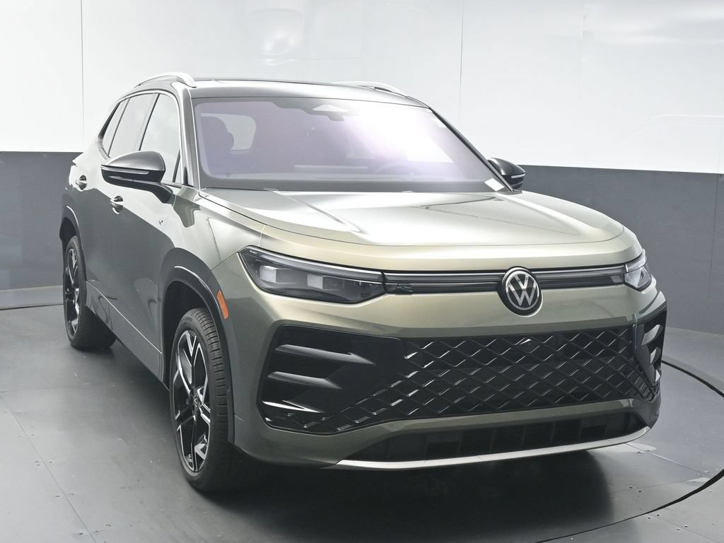 New 2026 Volkswagen Tiguan SEL R-Line AWD/4WD image 2