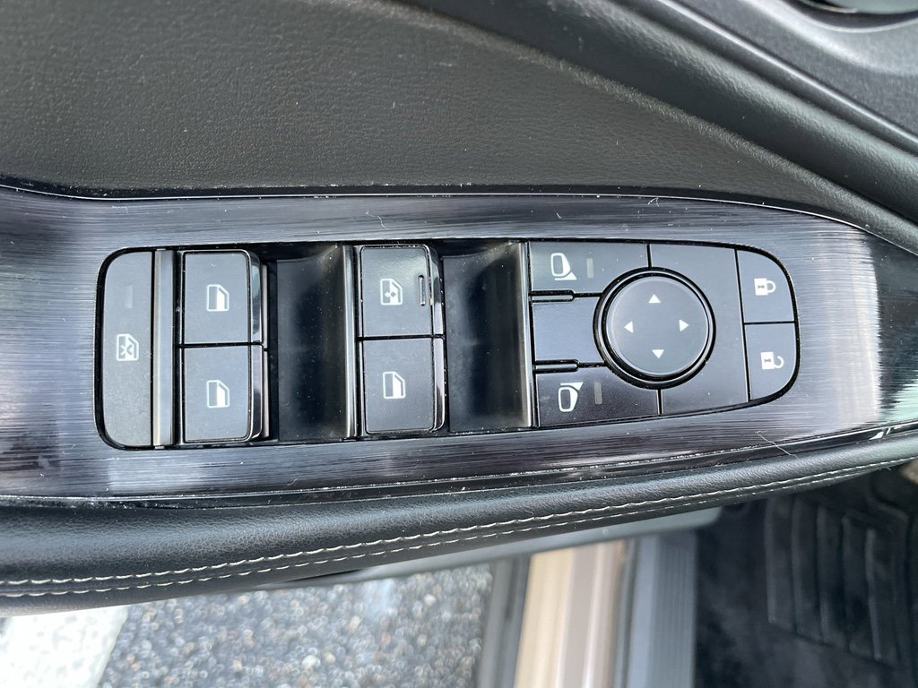 Certified 2025 Nissan Rogue SV image 9