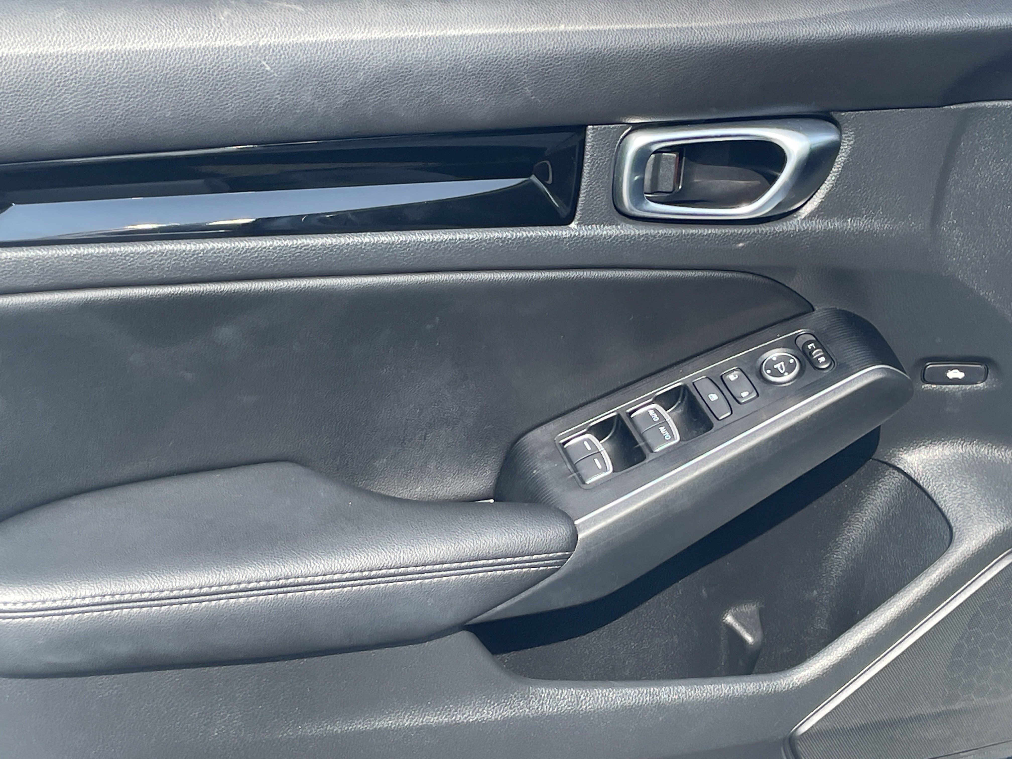 Used 2023 Honda Civic Touring image 14