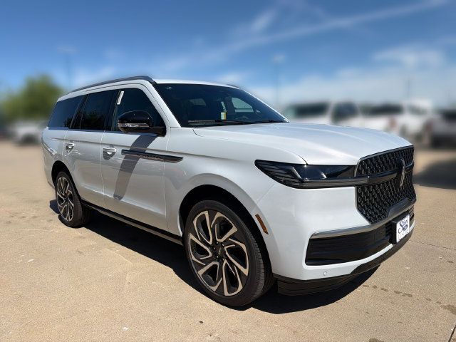 New 2026 Lincoln Navigator Reserve AWD/4WD image 3