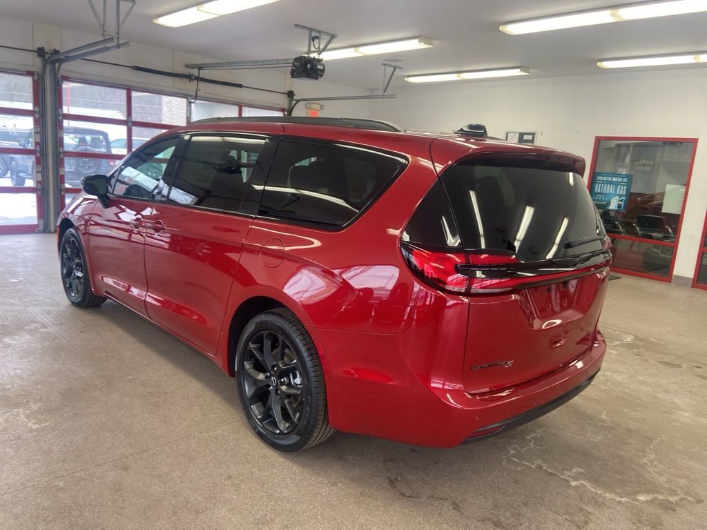 New 2026 Chrysler Pacifica Select w/ S Appearance Package image 16