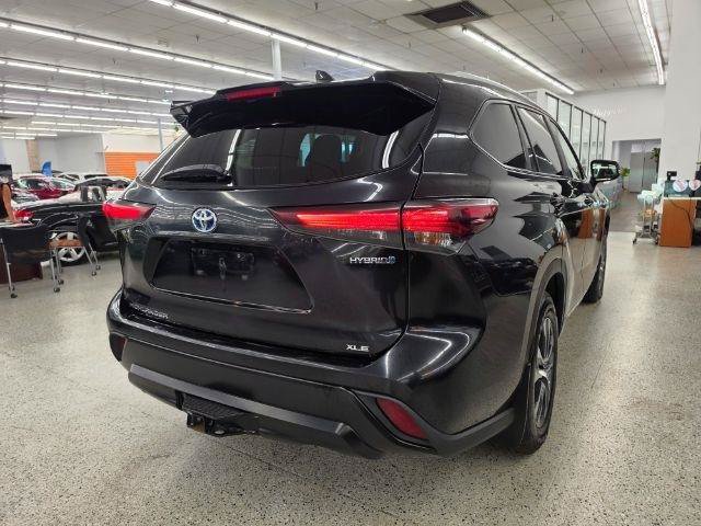 Used 2024 Toyota Highlander XLE AWD/4WD image 5