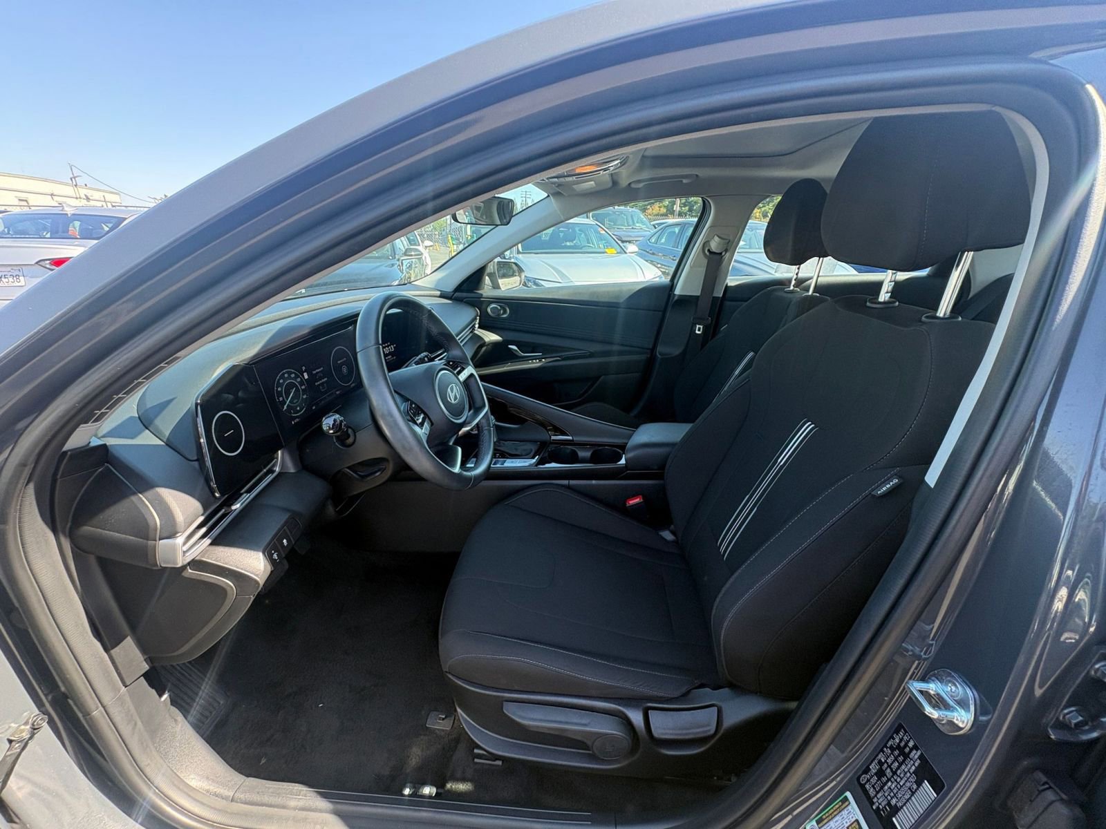 Used 2025 Hyundai Elantra SEL FWD image 27