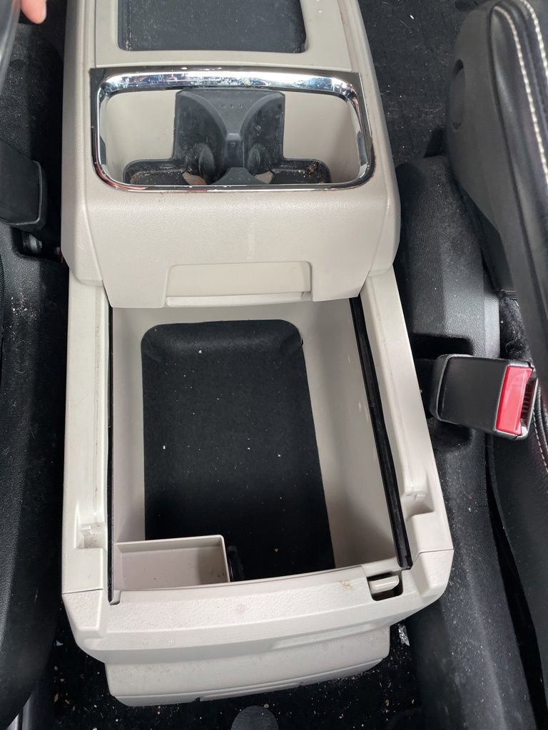 Used 2014 Chrysler Town & Country Touring image 38