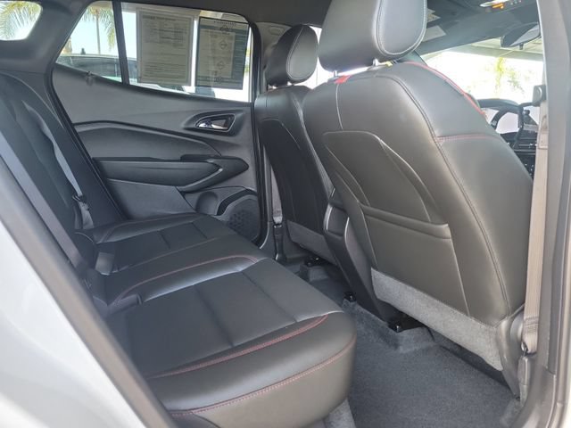 Used 2025 Chevrolet Trax RS FWD image 25