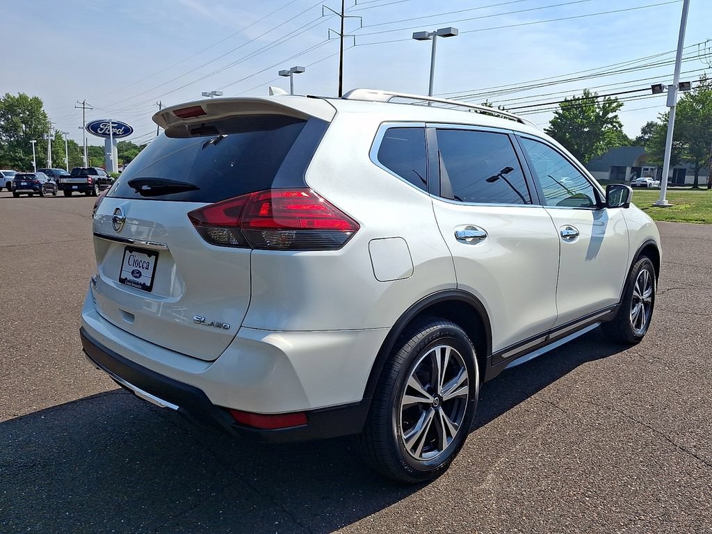Used 2017 Nissan Rogue SL w/ SL Premium Package AWD/4WD image 9