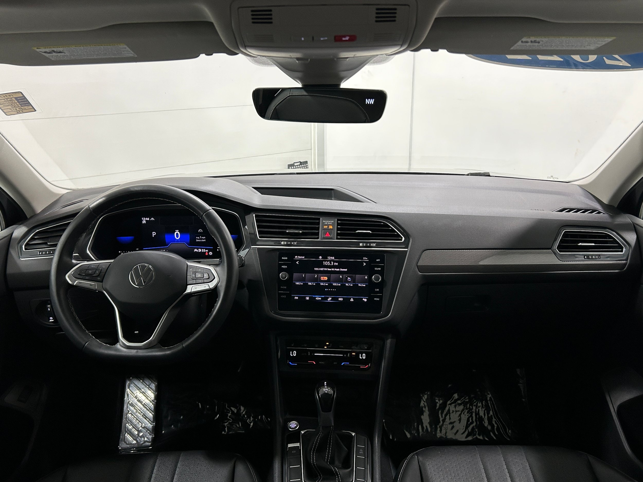Used 2022 Volkswagen Tiguan SE AWD/4WD image 13