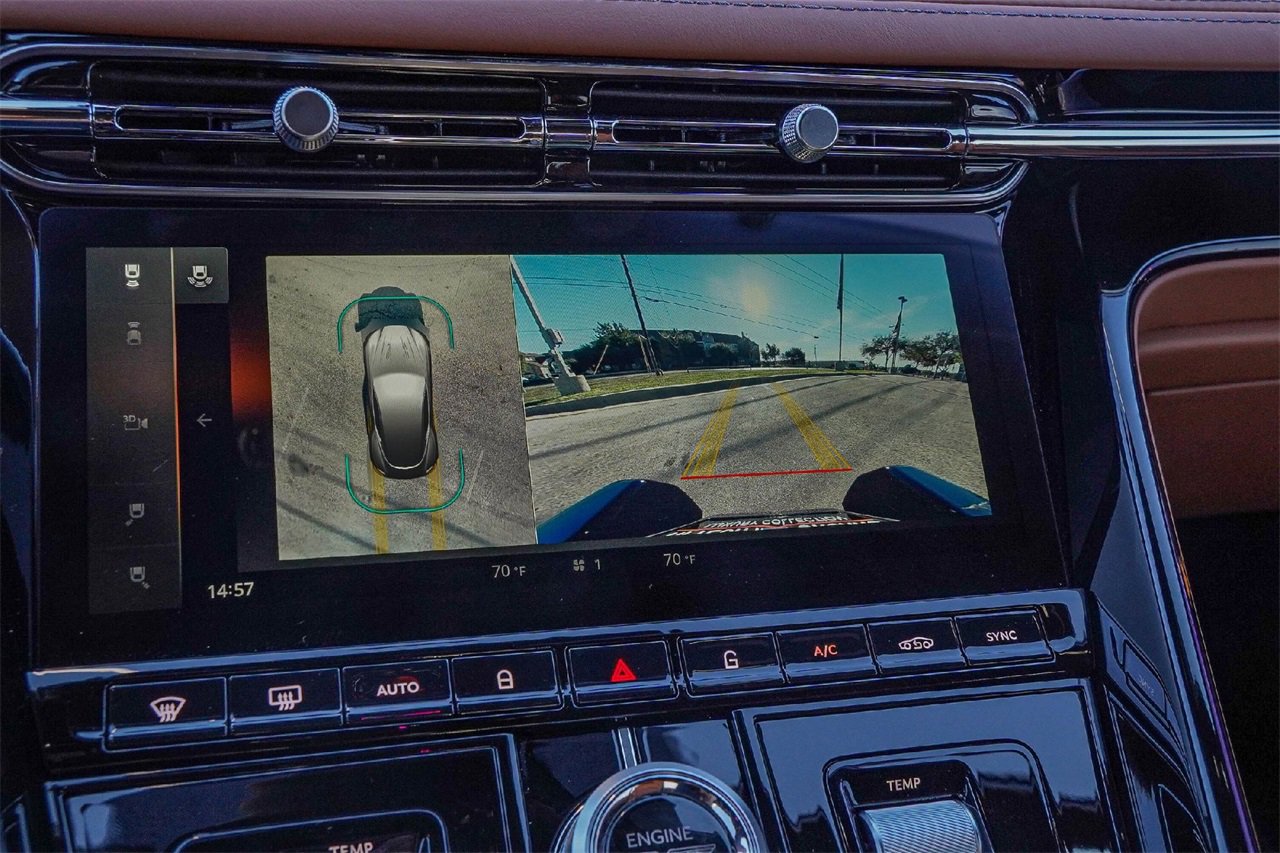 Used 2024 Aston Martin DB12 image 28