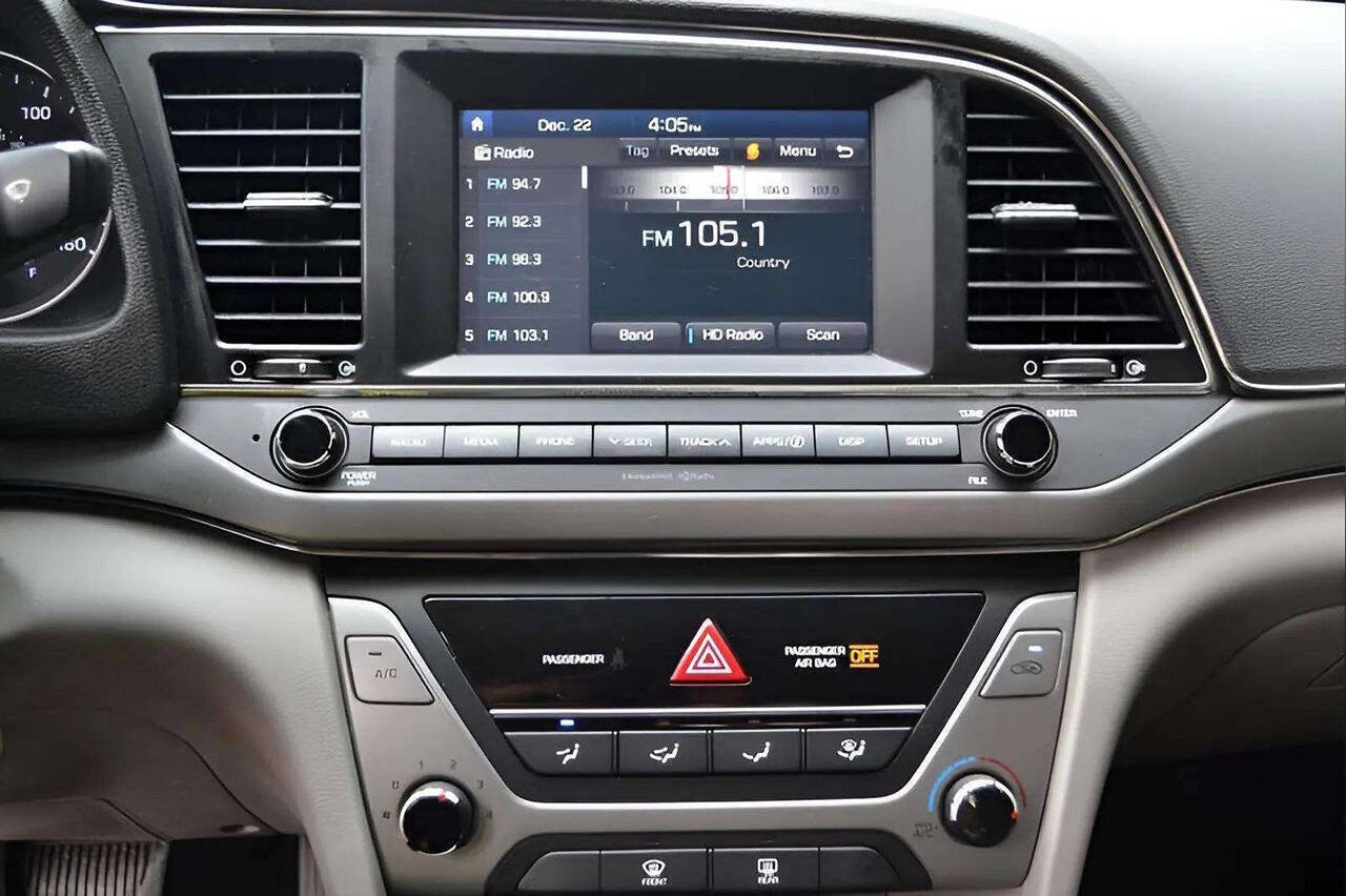 Used 2017 Hyundai Elantra SE image 24