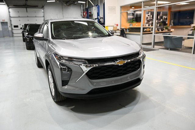 New 2026 Chevrolet Trax LS image 3