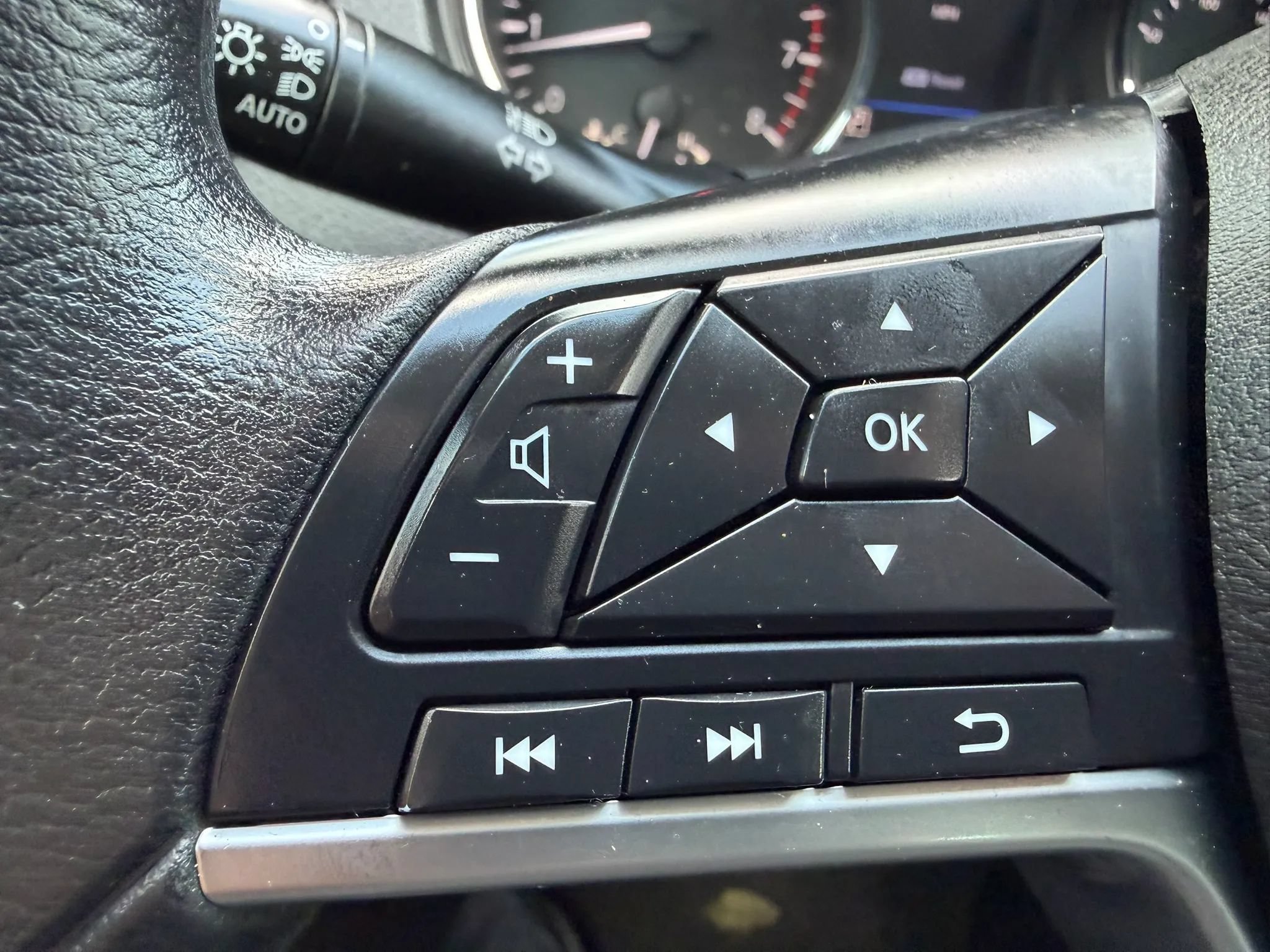 Used 2020 Nissan Rogue S AWD/4WD image 15