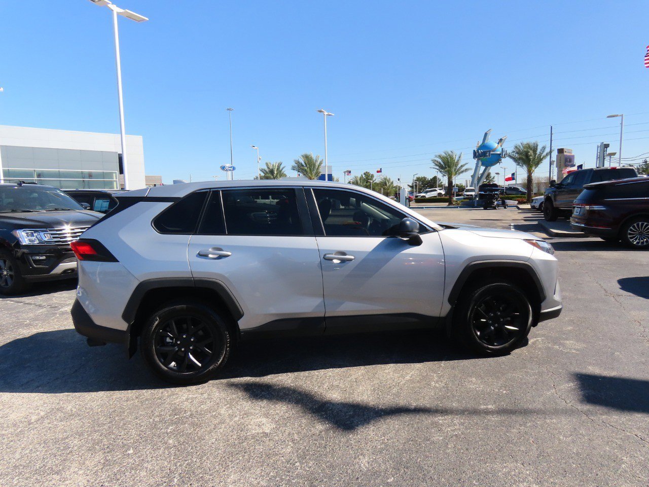 Used 2024 Toyota RAV4 LE image 10