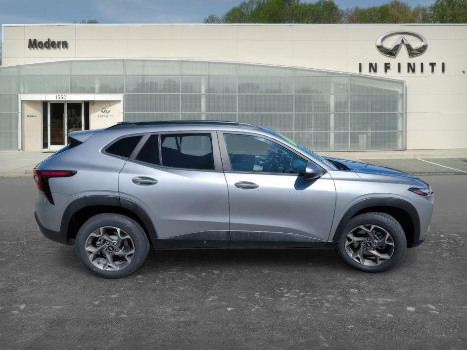 Used 2025 Chevrolet Trax LT image 3