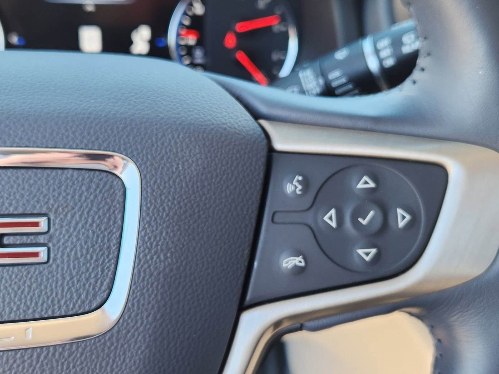 Used 2022 GMC Acadia Denali w/ Denali Technology Package image 22