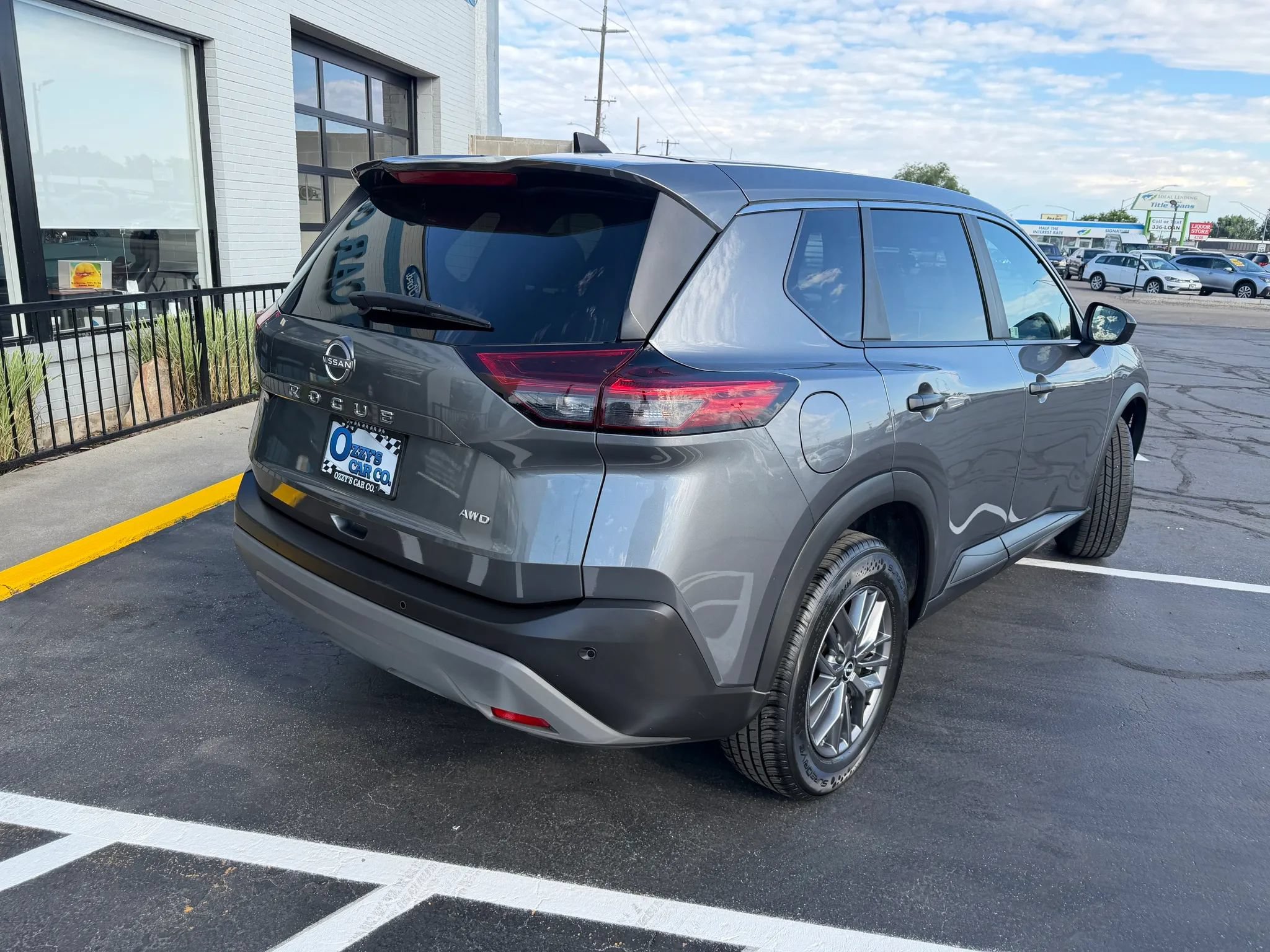 Used 2023 Nissan Rogue S AWD/4WD image 7