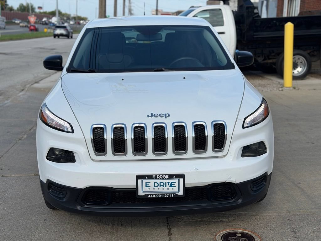 Used 2017 Jeep Cherokee Sport FWD image 2