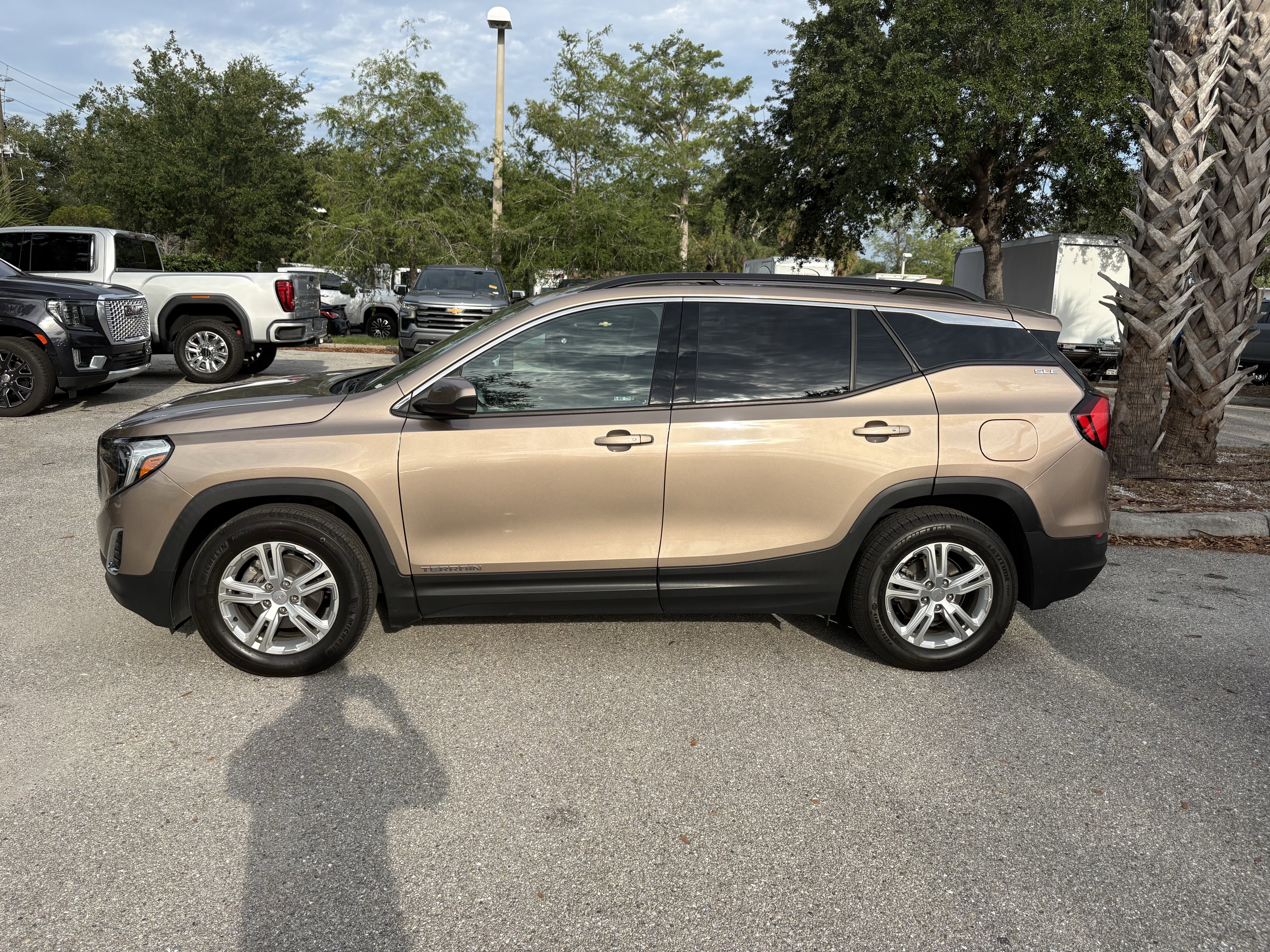 Used 2018 GMC Terrain SLE w/ Driver Convenience Package FWD image 4