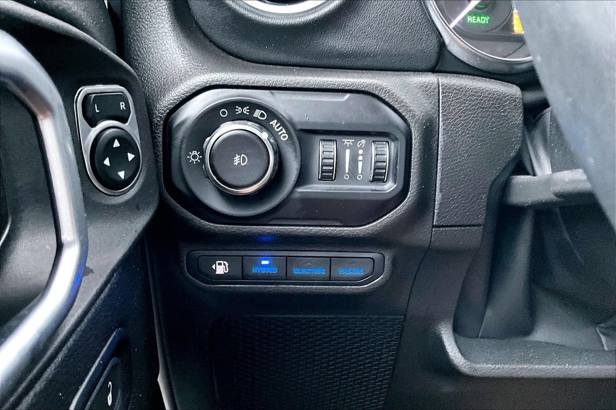 Used 2022 Jeep Wrangler Unlimited Rubicon 4xe w/ Cold Weather Group AWD/4WD image 28