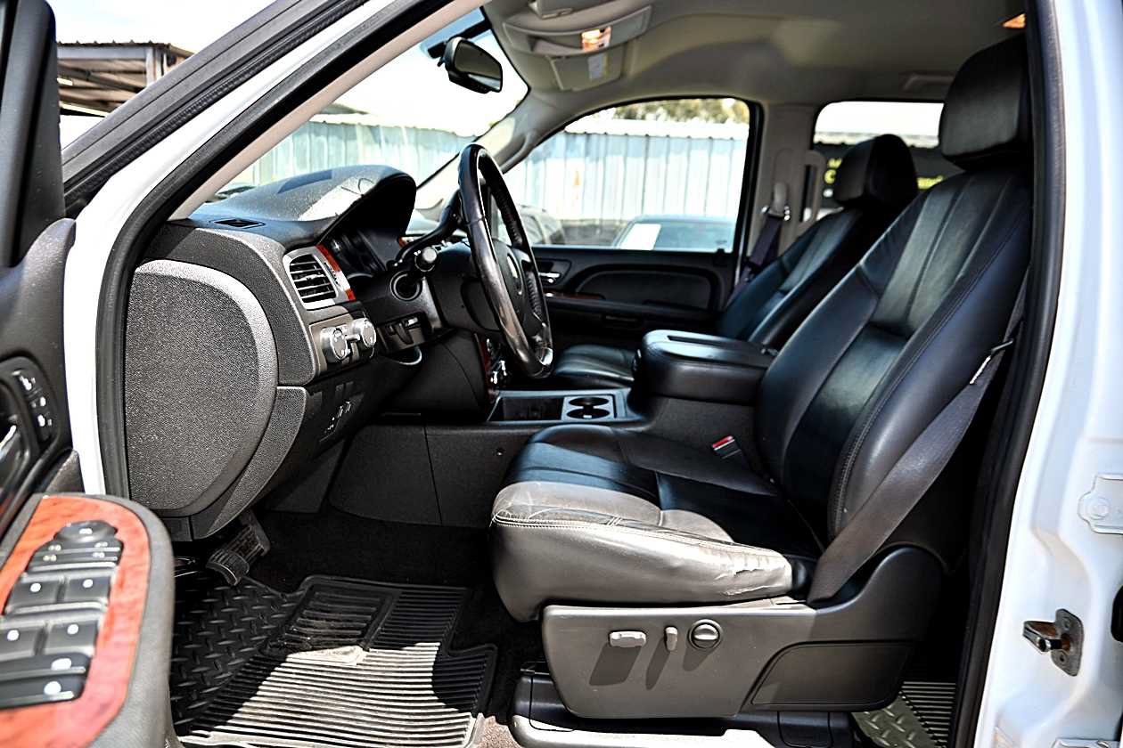 Used 2009 Chevrolet Silverado 2500 LTZ AWD/4WD image 17