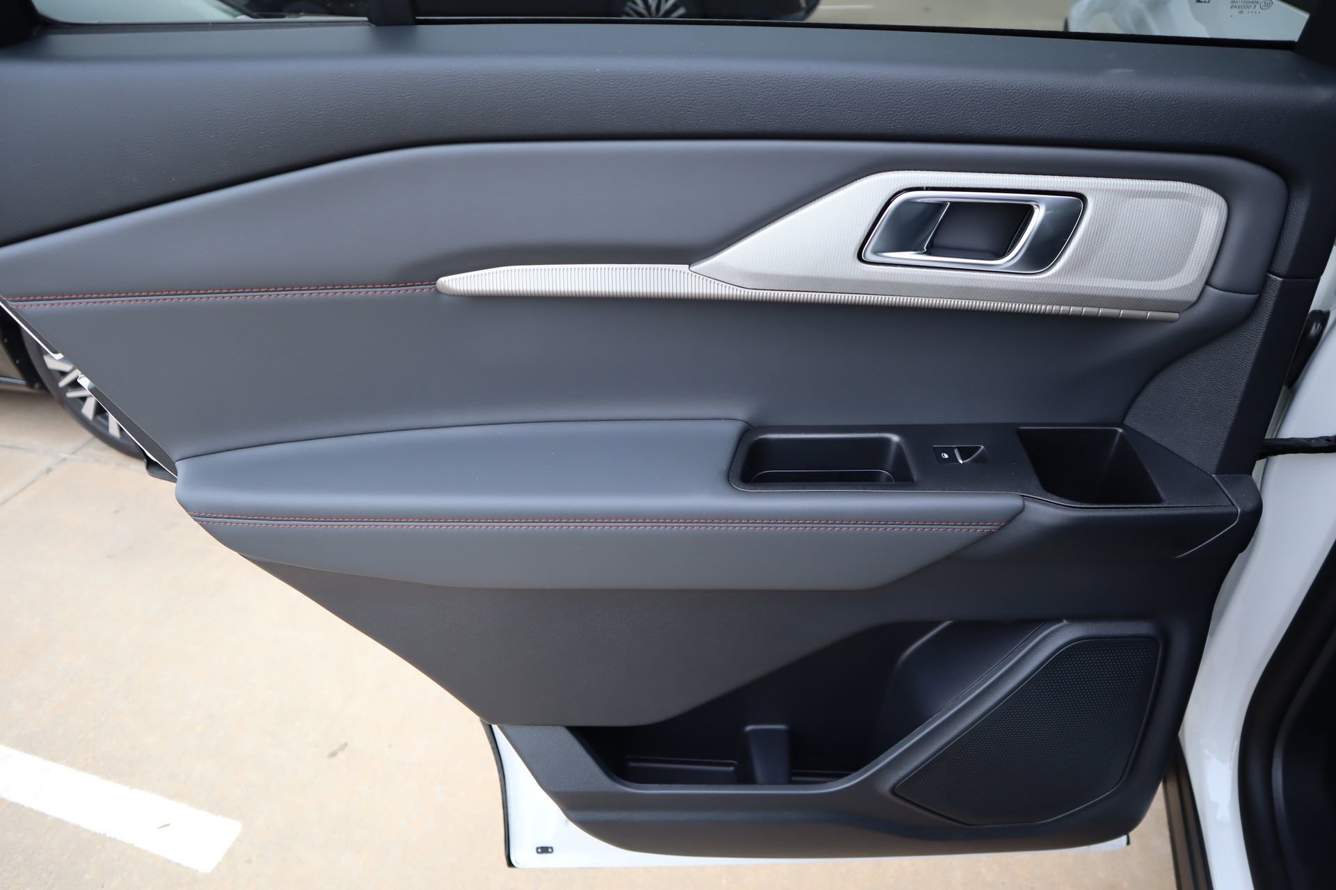 New 2026 Ford Explorer Active RWD image 19