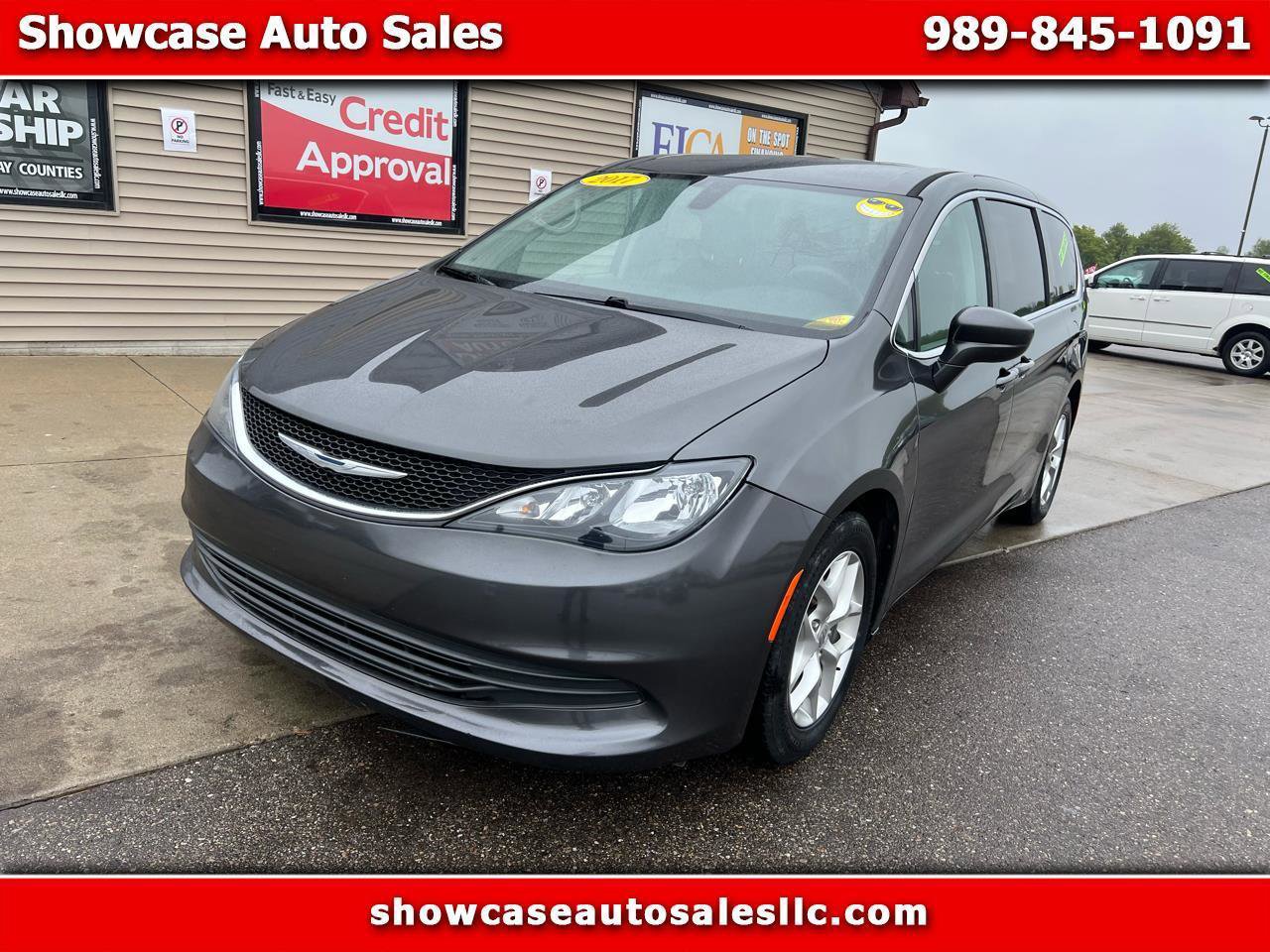 Used 2017 Chrysler Pacifica Touring image 1