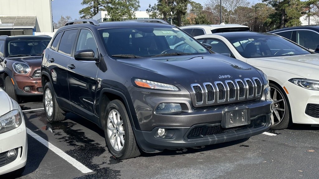 Used 2018 Jeep Cherokee Latitude Plus w/ Comfort/Convenience Group