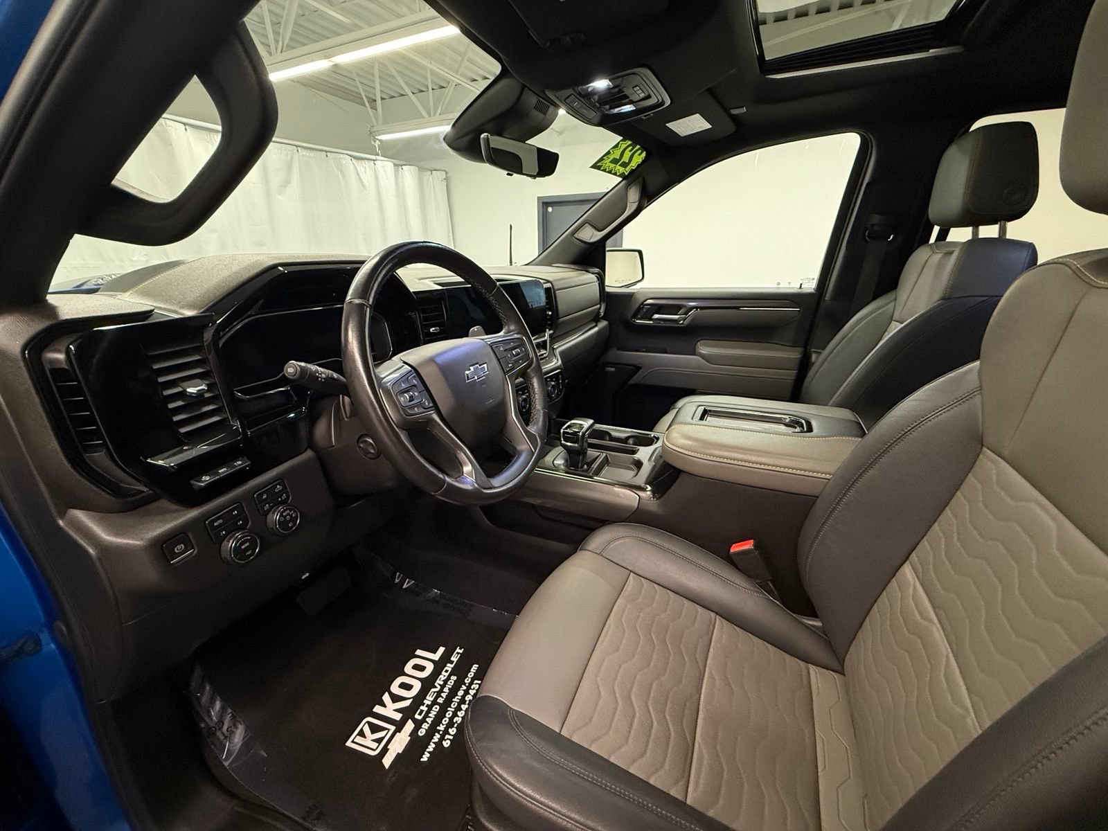 Used 2022 Chevrolet Silverado 1500 ZR2 w/ Technology Package AWD/4WD image 12