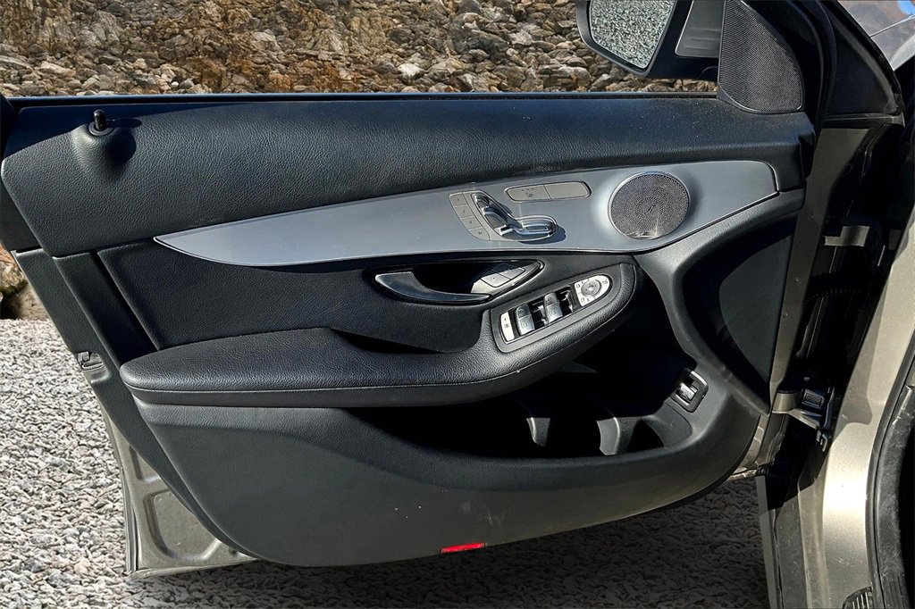 Used 2019 Mercedes-Benz GLC 300 4MATIC w/ Multimedia Package image 21