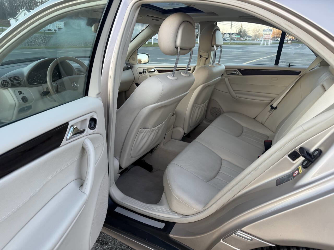 Used 2005 Mercedes-Benz C 320 Sedan image 12