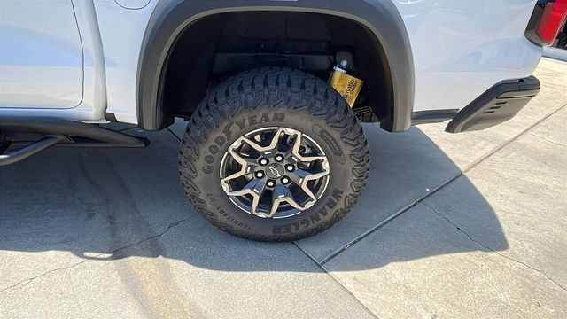 Used 2025 Chevrolet Colorado ZR2 w/ Technology Package AWD/4WD image 33