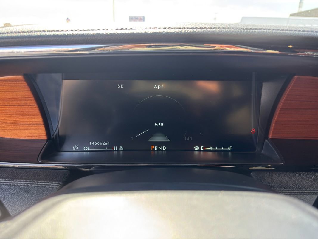 Used 2019 Lincoln Navigator Reserve image 18