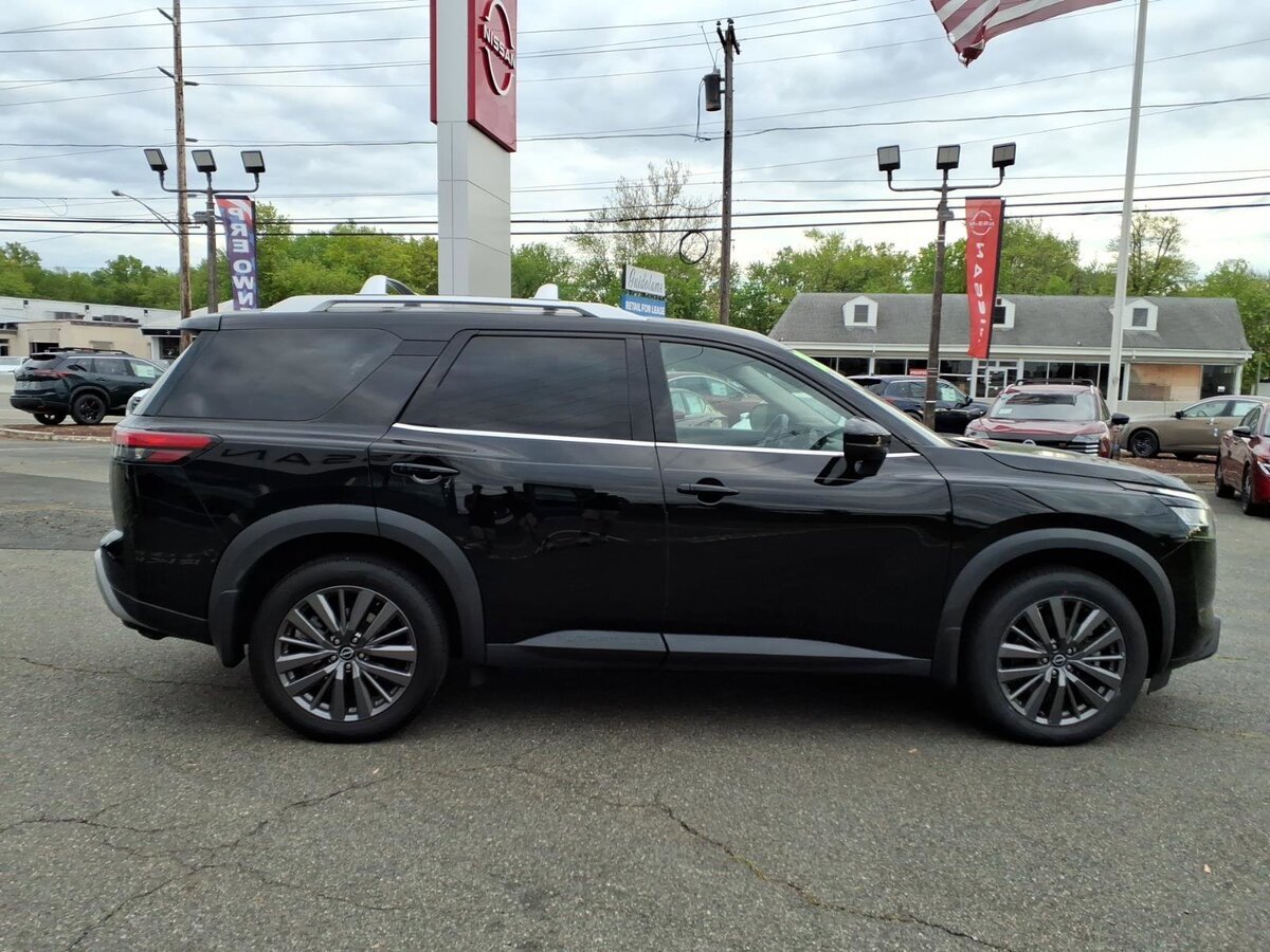 Certified 2023 Nissan Pathfinder SL w/ SL Premium Package AWD/4WD image 4