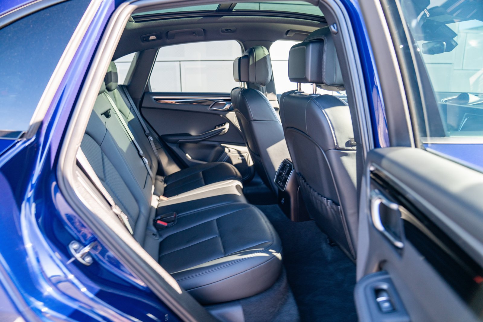 Used 2022 Porsche Macan AWD/4WD image 25