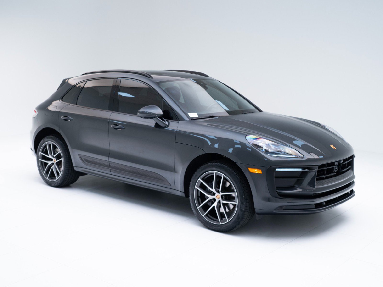 Certified 2023 Porsche Macan image 7