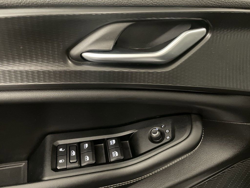 Used 2023 Jeep Grand Cherokee Laredo image 17