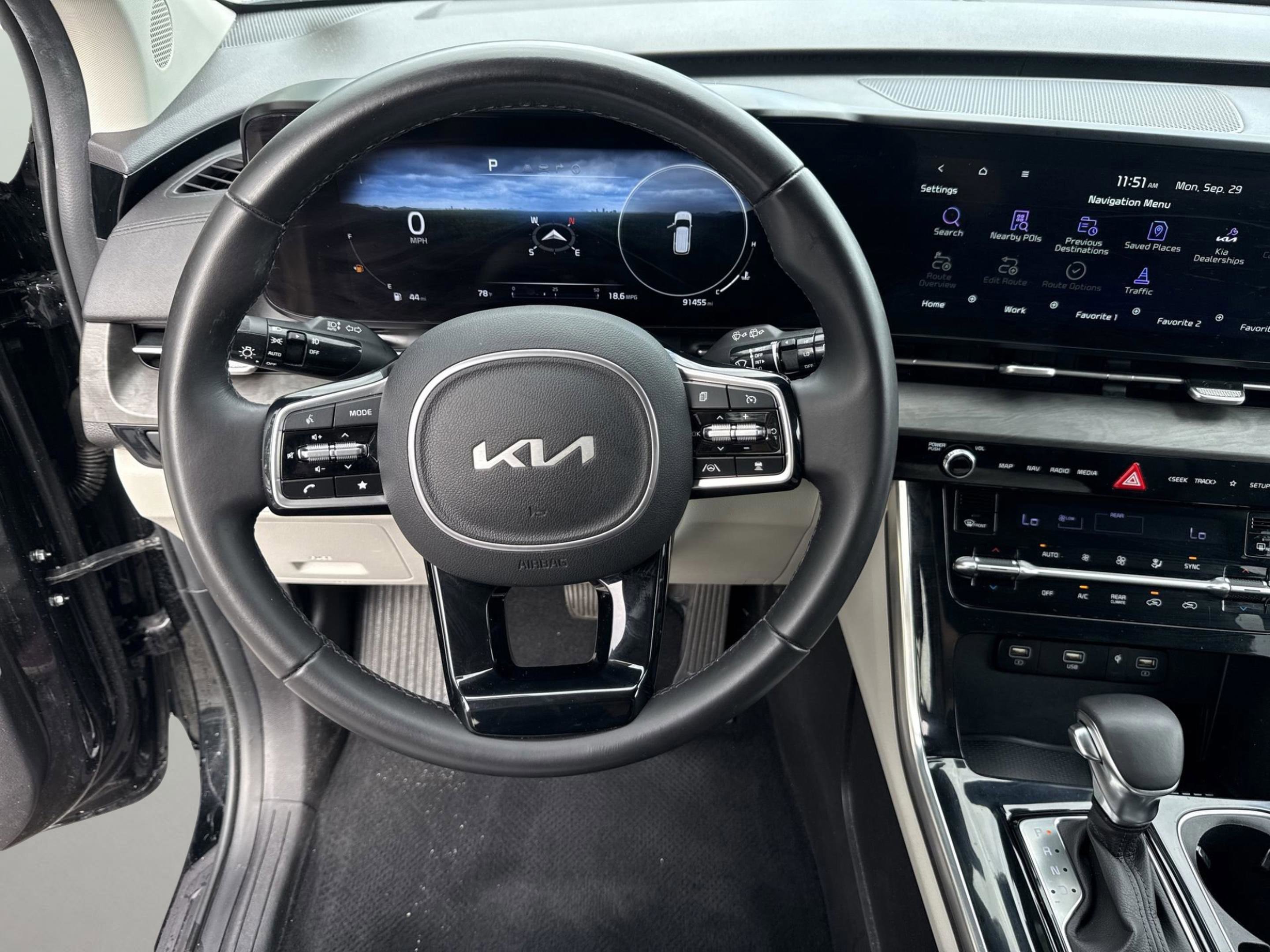 Used 2023 Kia Carnival SX image 31