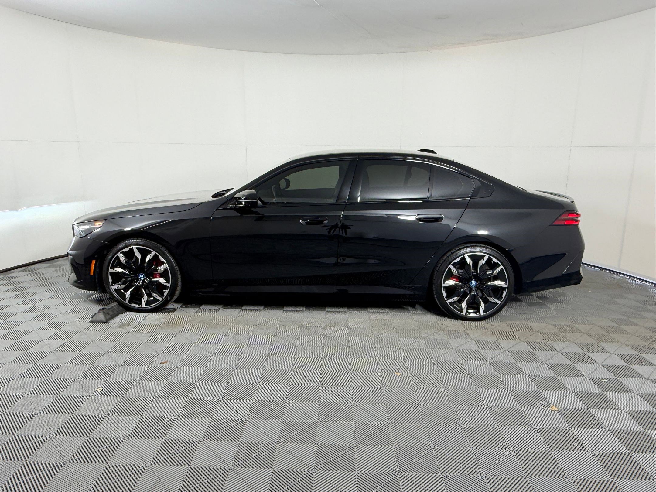 Used 2024 BMW i5 M60 w/ Executive Package AWD/4WD image 2