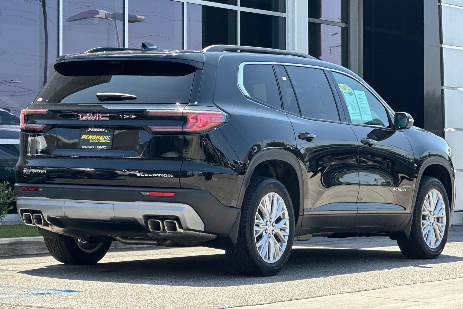 Used 2026 GMC Acadia Elevation w/ Elevation Premium Package FWD image 4