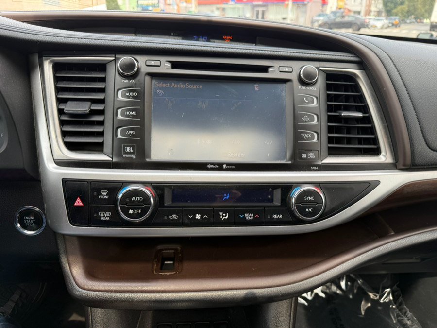 Used 2015 Toyota Highlander Limited AWD/4WD image 16