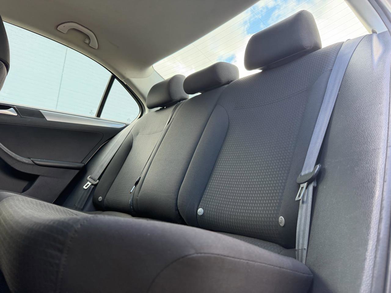 Used 2015 Volkswagen Jetta SE FWD image 9