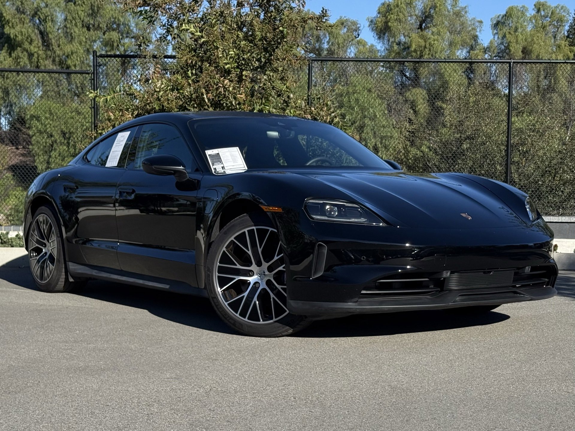 Used 2025 Porsche Taycan image 9