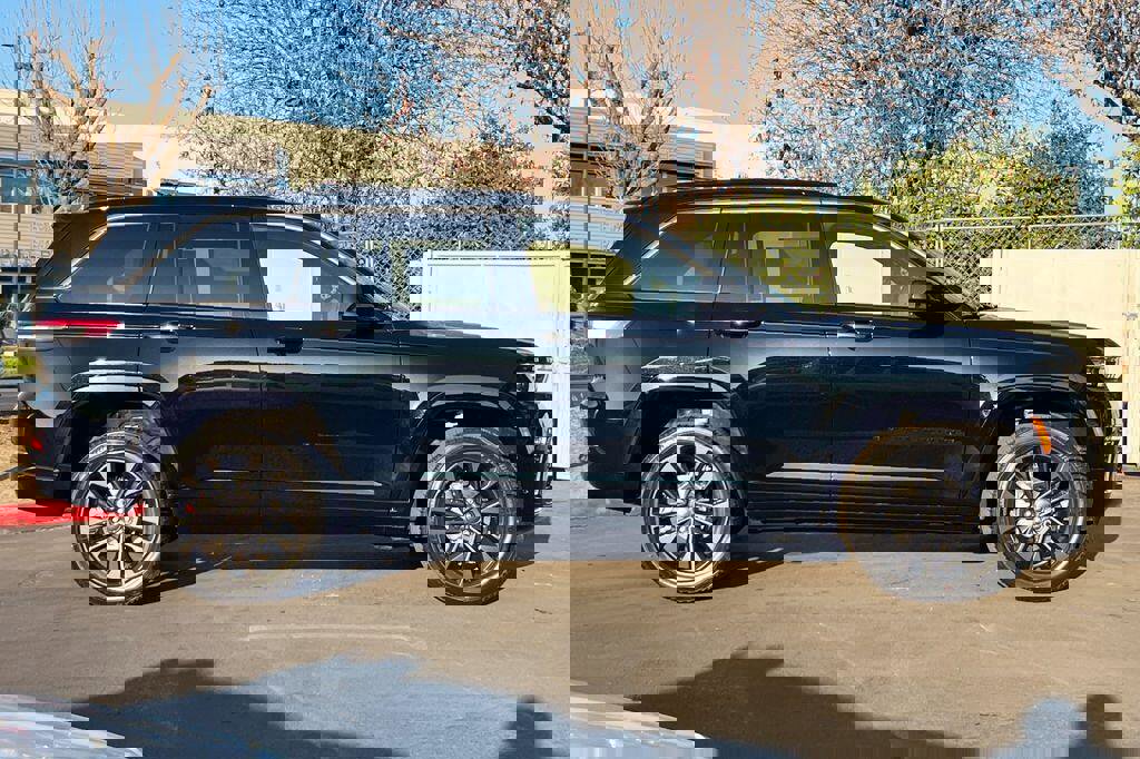 New 2026 Jeep Grand Cherokee Limited image 3