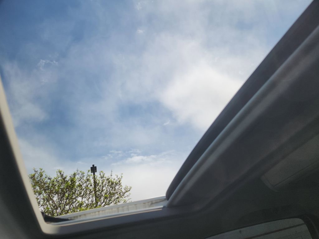 Used 2011 GMC Yukon XL Denali image 28