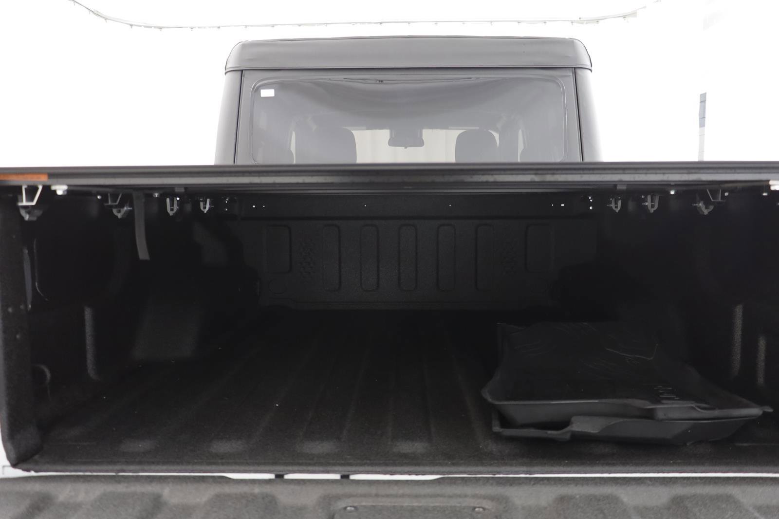 Used 2025 Jeep Gladiator Sport image 19