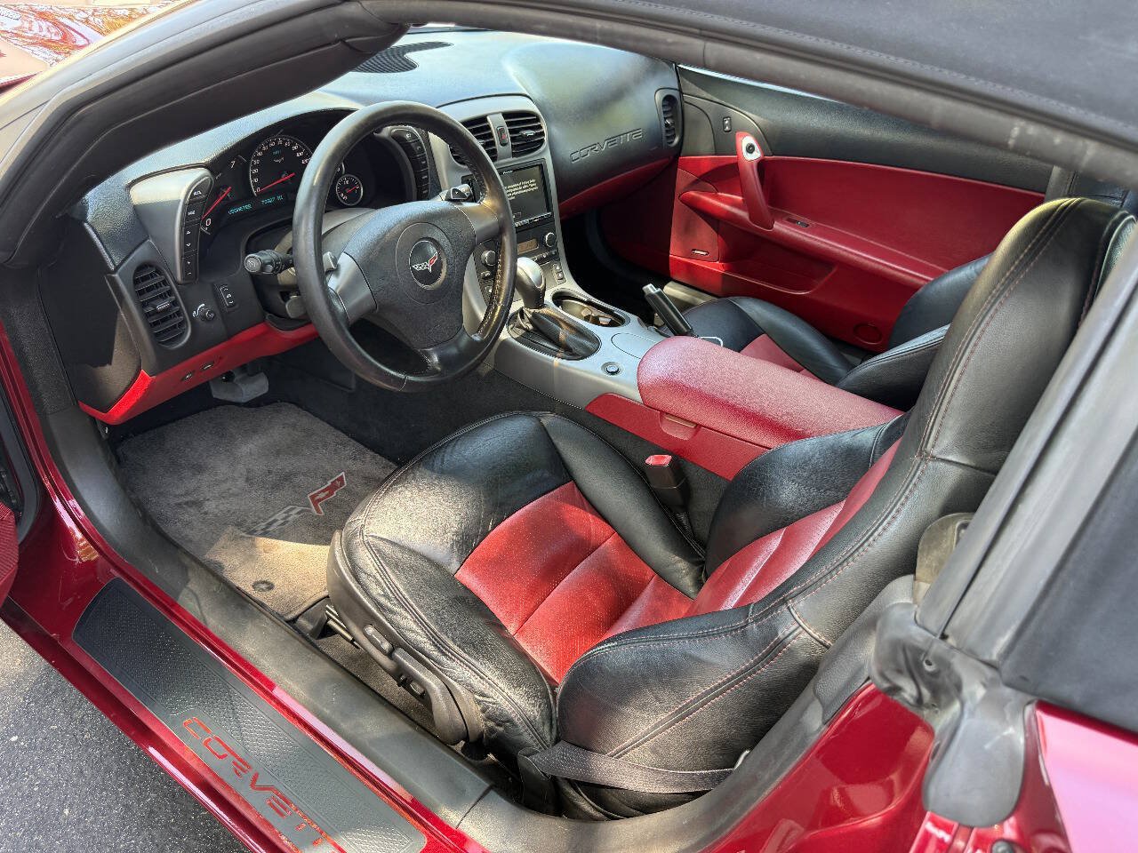 Used 2006 Chevrolet Corvette Convertible w/ Preferred Equipment Group RWD image 9