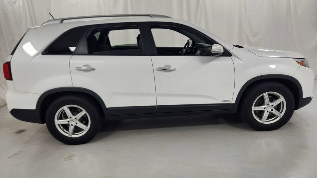 Used 2014 Kia Sorento LX AWD/4WD image 2